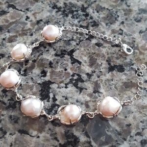 Pink pearl bracelet